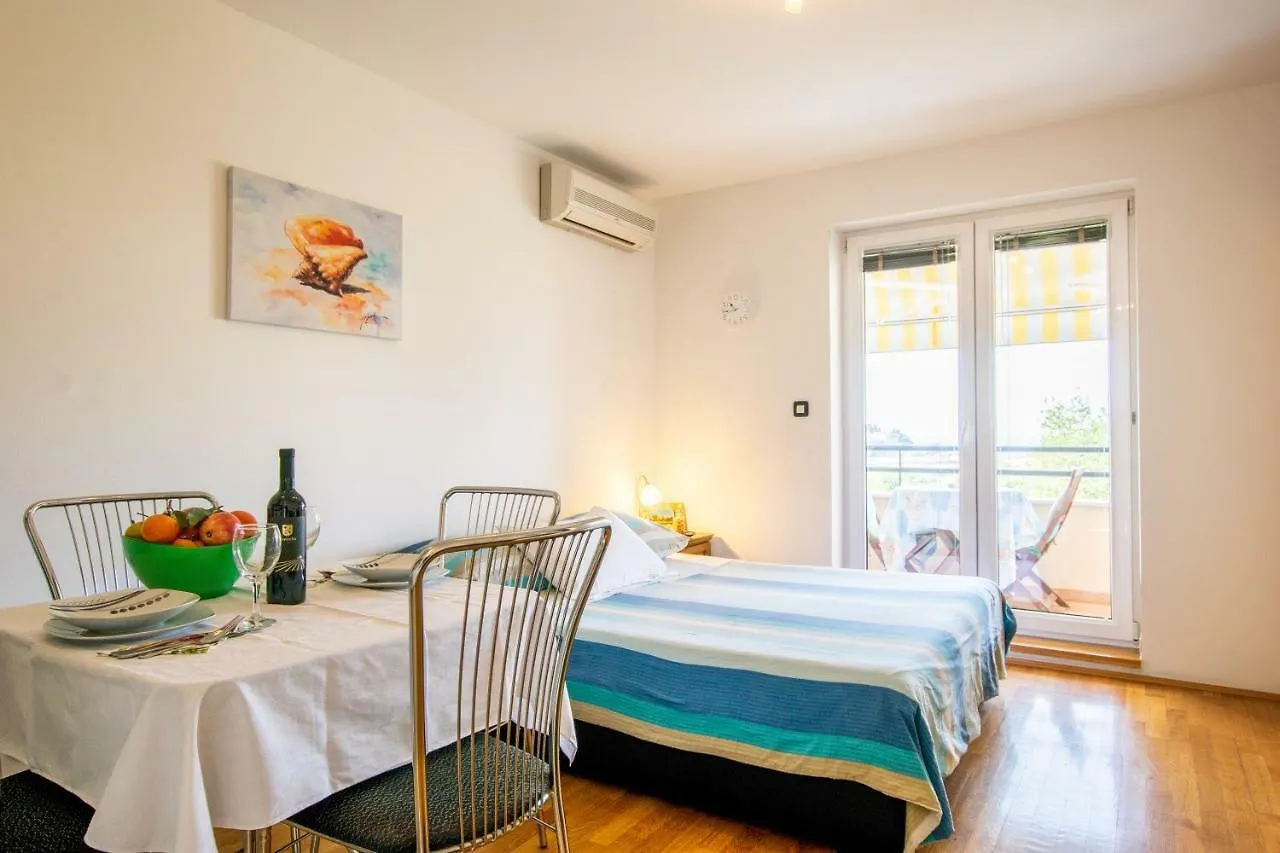 Apartment Irena With Bikes Included Pola 0*,  Croazia