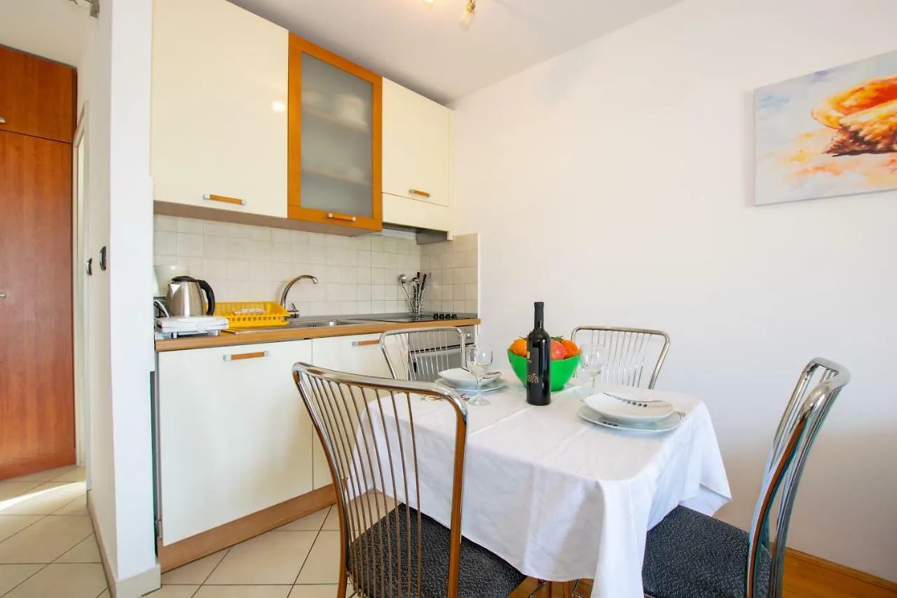 Apartment Irena With Bikes Included Pola